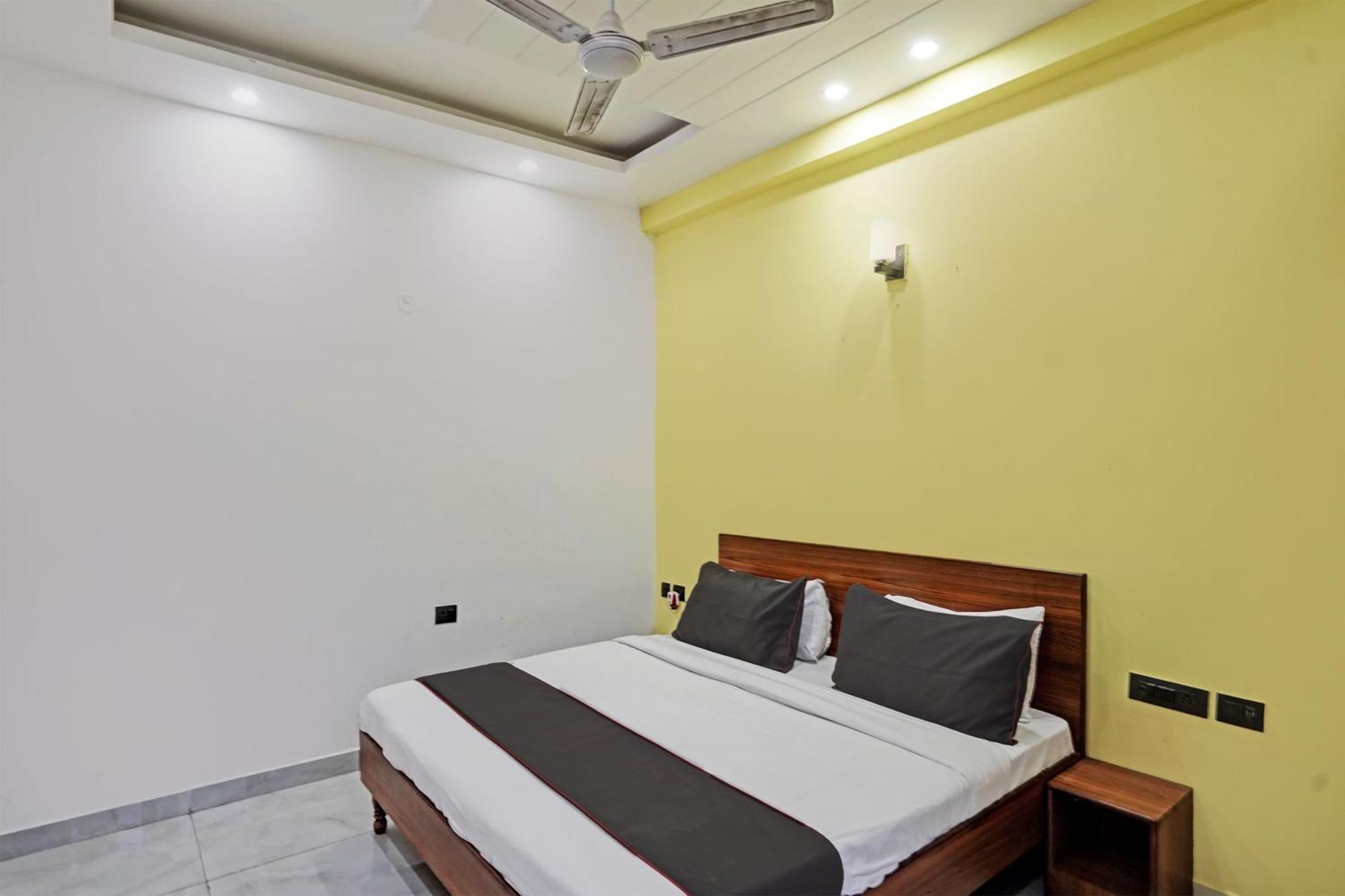 Hotel O Golden Admire Noida Exterior photo